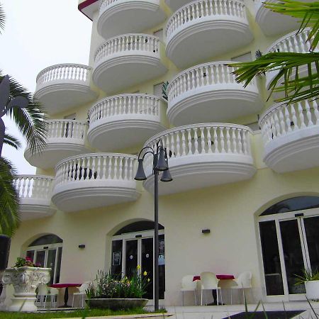 Hotel Eva Alba Adriatica Eksteriør billede