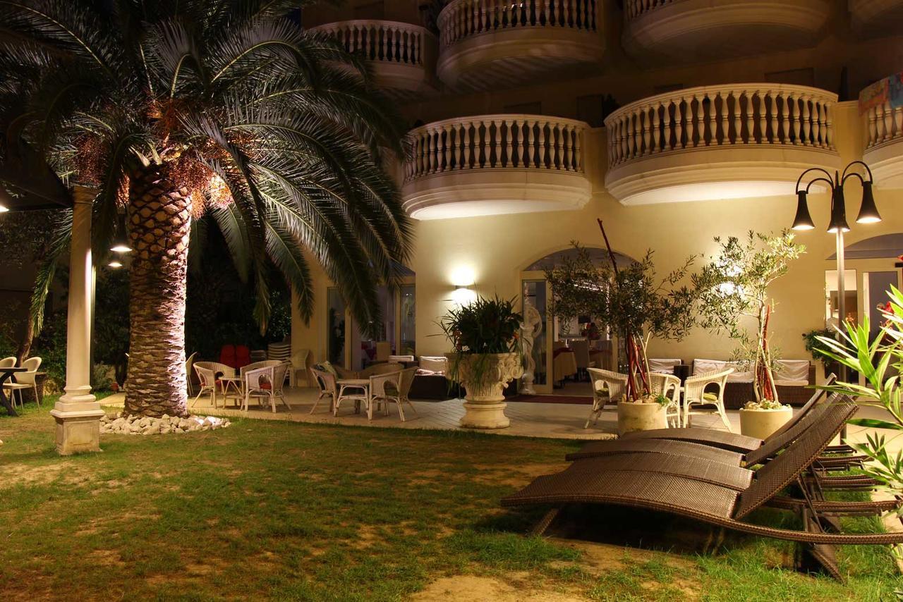 Hotel Eva Alba Adriatica Eksteriør billede