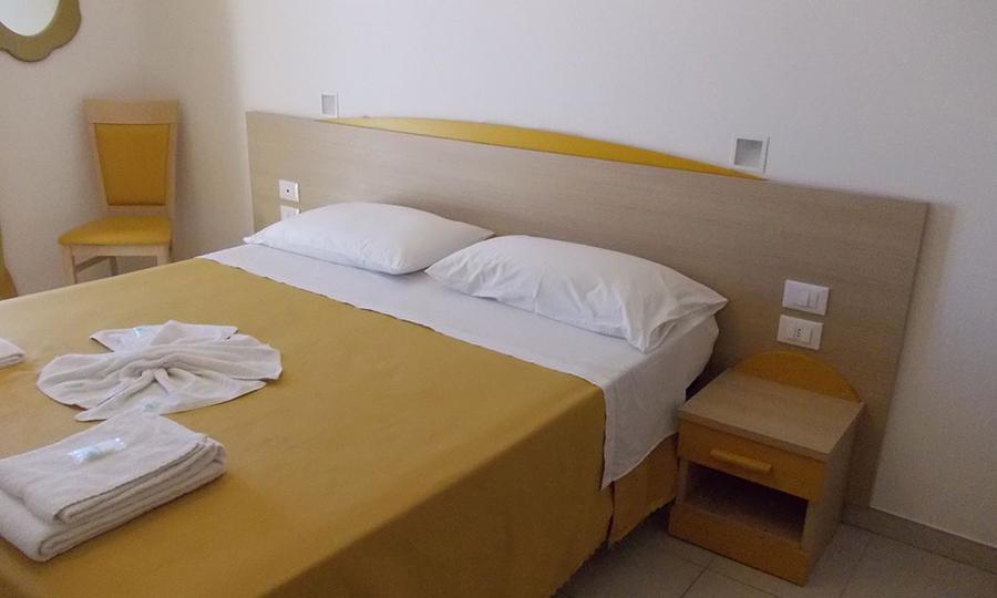 Hotel Eva Alba Adriatica Eksteriør billede