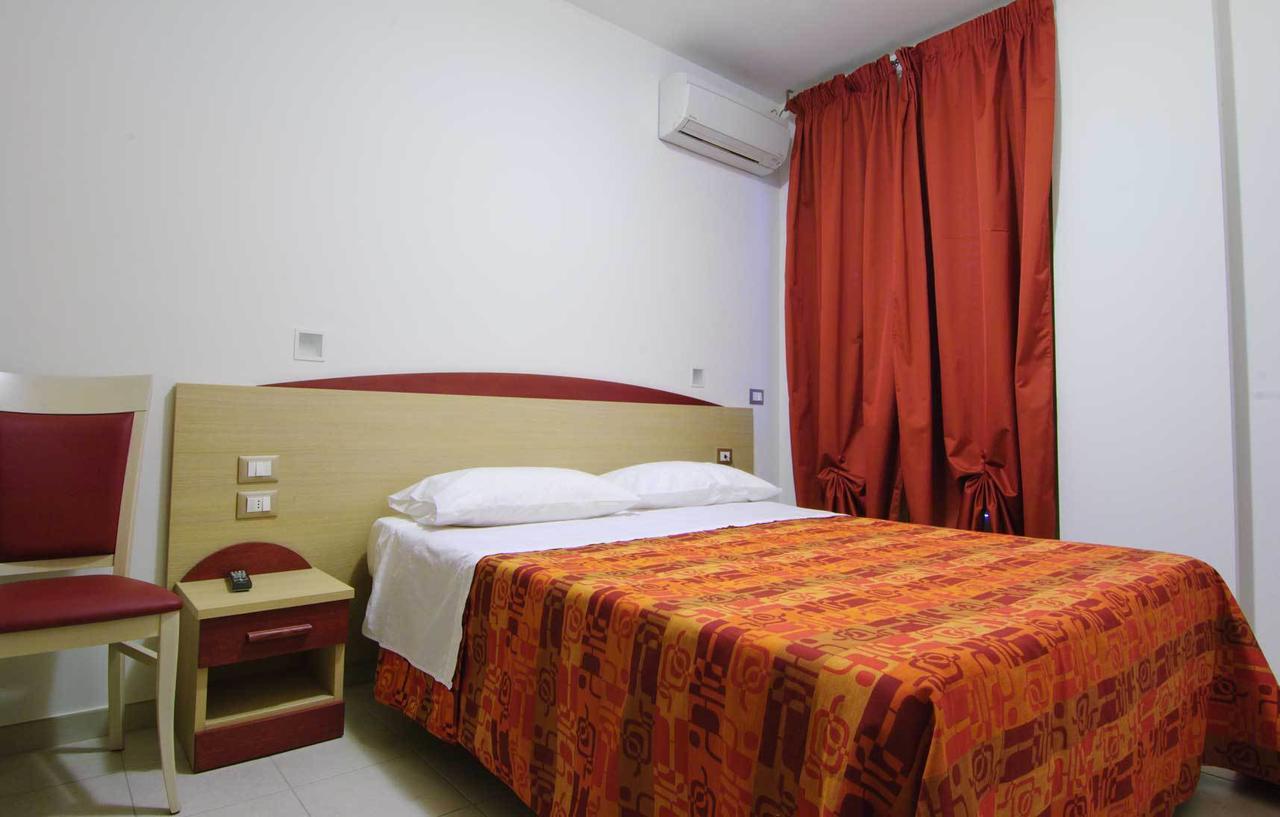 Hotel Eva Alba Adriatica Eksteriør billede